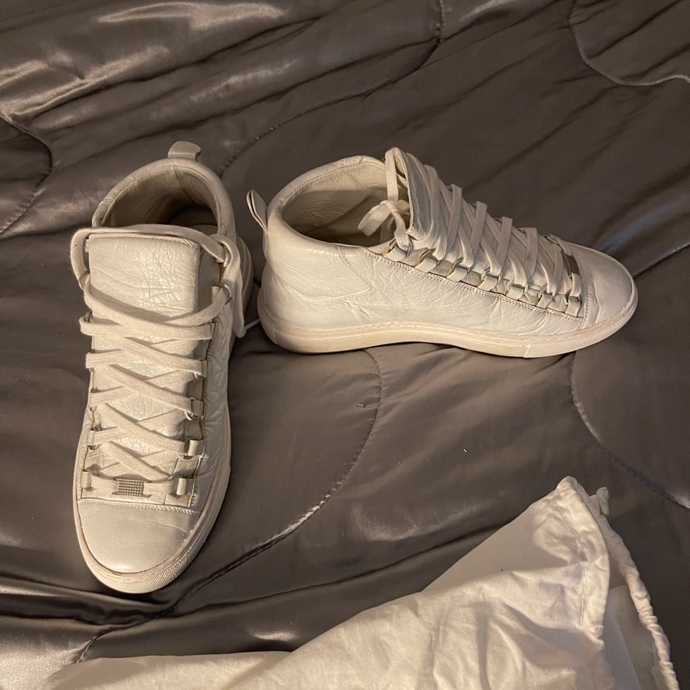 These are a pair of Balenciaga  high top white sneakers size 40 in Europe.